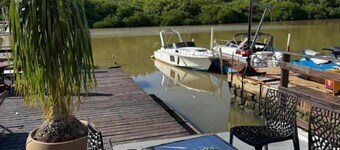 Beautiful and modern apartment, close to the beach, with marina and barbecue area.