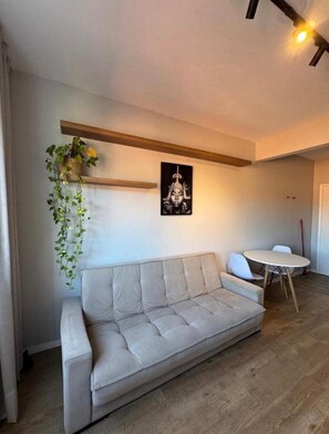 Living area - Beautiful and modern apartment, close to the beach, with marina and barbecue area. (Balneário Camboriú)