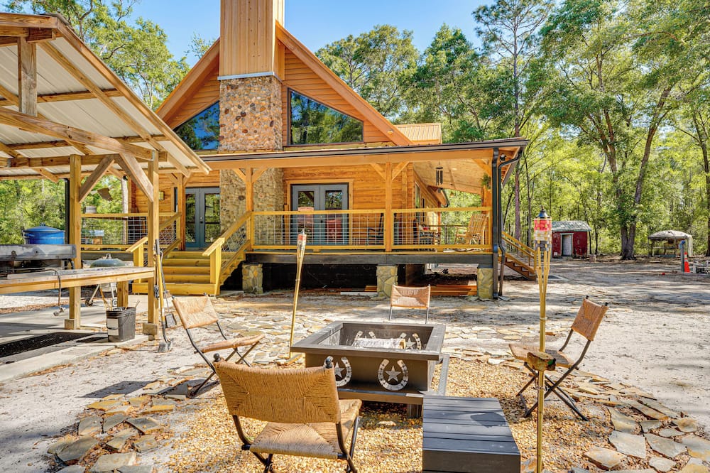 Fish & Float at Natural Springs! Log Cabin in Bell - Ichetucknee Springs State Park, FL