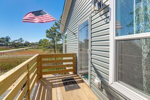 Interior - Walk to the Bay! Getaway Near Alligator River (Stumpy Point)