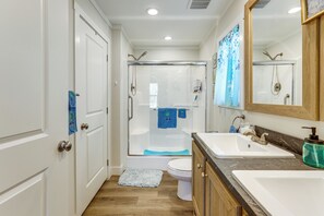 Interior - Walk to the Bay! Getaway Near Alligator River (Stumpy Point)