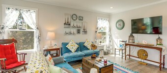 Walk to the Bay! Getaway Near Alligator River