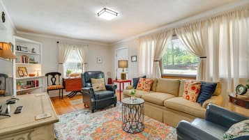 Cottage (3 Bedrooms) | Front of property