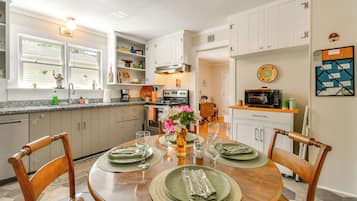 Cottage (3 Bedrooms) | Interior