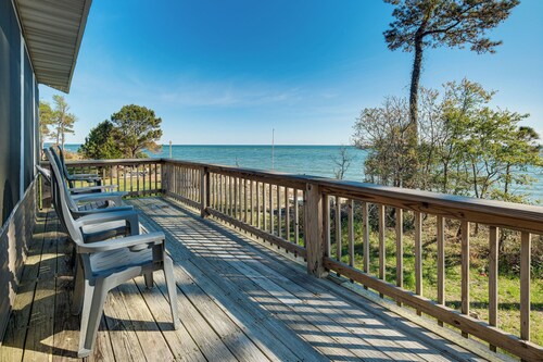 Gwynn's Island Gem Private Beach & Bay Views