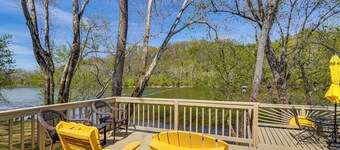 Sunroom & Patio! Quiet Retreat on Shenandoah River