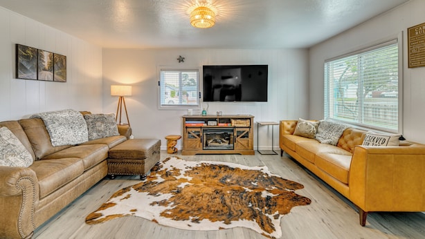 A living room with a sofa, a coffee table, a TV, and a fireplace. - Near Ocean & Redwood National Park! Home w/ Yard (Crescent City)