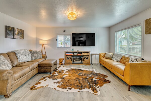Near Ocean & Redwood National Park! Home W/ Yard - Smith River, CA