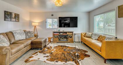 Near Ocean & Redwood National Park! Home w/ Yard
