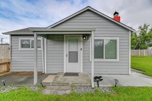 Interior - Near Ocean & Redwood National Park! Home w/ Yard (Crescent City)