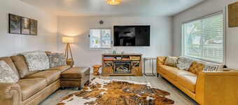 Near Ocean & Redwood National Park! Home w/ Yard