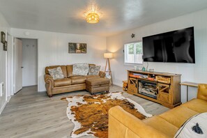 Interior - Near Ocean & Redwood National Park! Home w/ Yard (Crescent City)