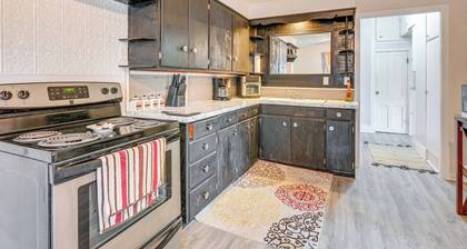 Walk to Old Town Saginaw! Charming Retreat w/ Yard