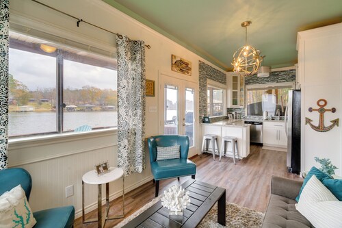 Wake Up on the Water! Lake Tyler East Hideaway