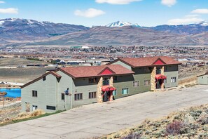 Exterior - Family and pet friendly 3 bedroom rental with great views (Granby)