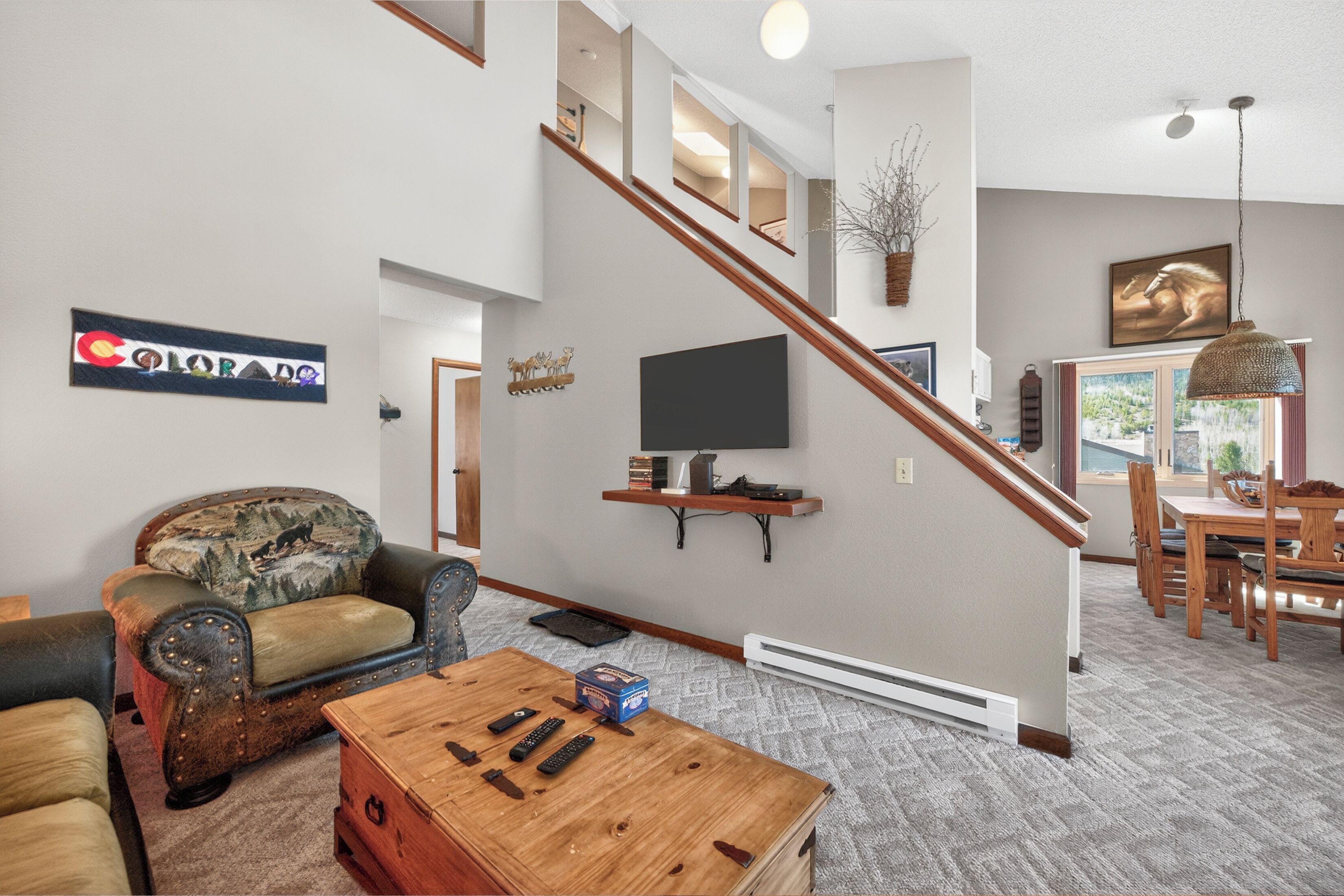 Smart TV, fireplace, computer monitors