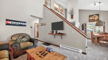 Smart TV, fireplace, computer monitors