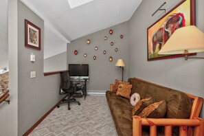 Living area - Family and pet friendly 3 bedroom rental with great views (Granby)