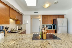 House (3 Bedrooms) | Interior - Families Welcome! Desert Oasis 3 Mi to Old Town (Scottsdale)