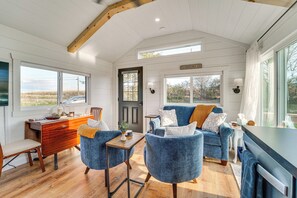 Interior - Little Blue Cabin! Country Stay Near Williamsport (Allenwood)