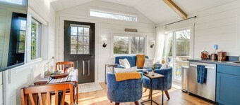 Little Blue Cabin! Country Stay Near Williamsport