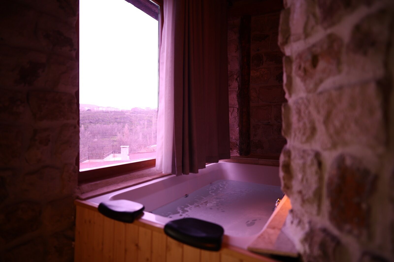 Deluxe Double Room, Valley View | Bathroom | Slippers