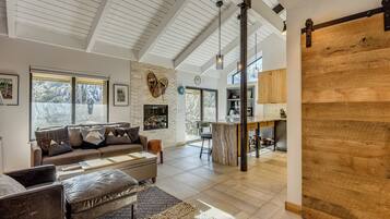 Apartment (2 Bedrooms) | Front of property