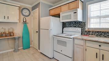 Apartment (0 Bedroom) | Interior