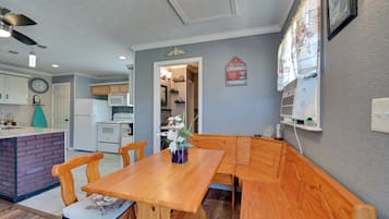 Apartment (0 Bedroom) | Interior