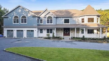 House (Multiple Bedrooms) | Front of property