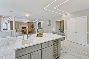 Casa (Multiple Bedrooms) | Interior