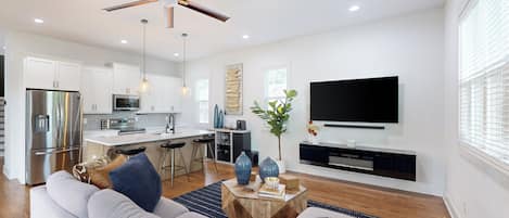 Apartment (3 Bedrooms) | Front of property