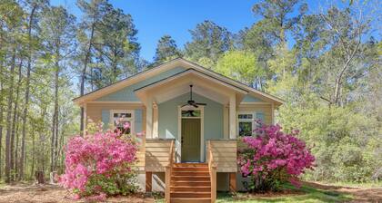 On-site Creek! Peaceful Wooded Retreat in Havelock