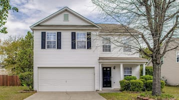 House (4 Bedrooms) | Front of property