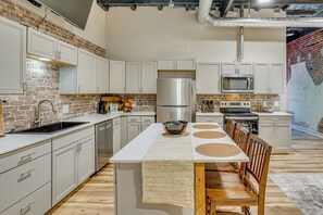 Interior - Explore Dtwn Burkburnett! Industrial Apt w/ Patio (Burkburnett)