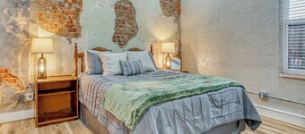 Explore Dtwn Burkburnett! Industrial Apt w/ Patio