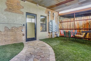 Interior - Explore Dtwn Burkburnett! Industrial Apt w/ Patio (Burkburnett)