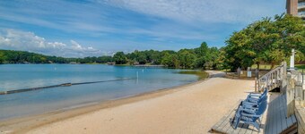 Smith Mtn Getaway: Pool, Hot Tub & Lake Views!