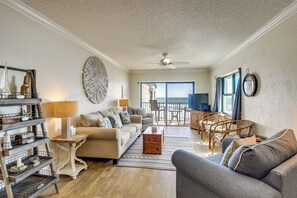 Apartment (1 Bedroom) | Interior - Pool Access! Oceanfront Daytona Beach Shores Gem (Daytona Beach Shores)