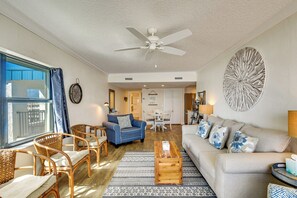 Apartment (1 Bedroom) | Interior - Pool Access! Oceanfront Daytona Beach Shores Gem (Daytona Beach Shores)