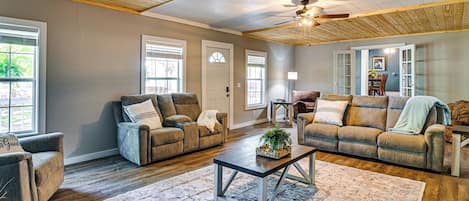 House (3 Bedrooms) | Interior
