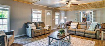 Surrounding Pasture Views! Peaceful Escape in Iuka