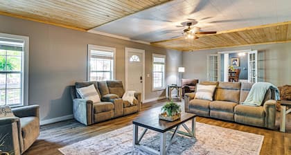 Surrounding Pasture Views! Peaceful Escape in Iuka