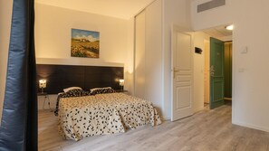 Room - Cute Studio for 2 People with a Terrace (Grasse)