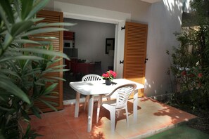 Outdoor dining - Cute Studio for 2 People with a Terrace (Grasse)