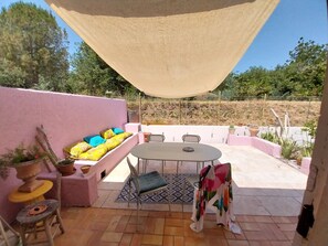 Outdoor dining - Charming, bright bohemian house with mountain views (Reynès)