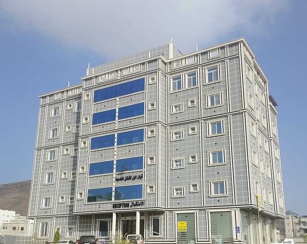 A multi-story building with a reception area at the ground level. - Kian Allen Jizan (Jizan)