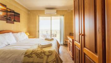 1 bedroom, desk, iron/ironing board, WiFi