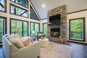 Fireplace - Romantic 1BD Retreat with Sauna, Hot Tub (Broken Bow)