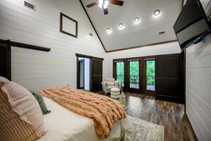 1 bedroom, iron/ironing board, WiFi, bed sheets - Romantic 1BD Retreat with Sauna, Hot Tub (Broken Bow)
